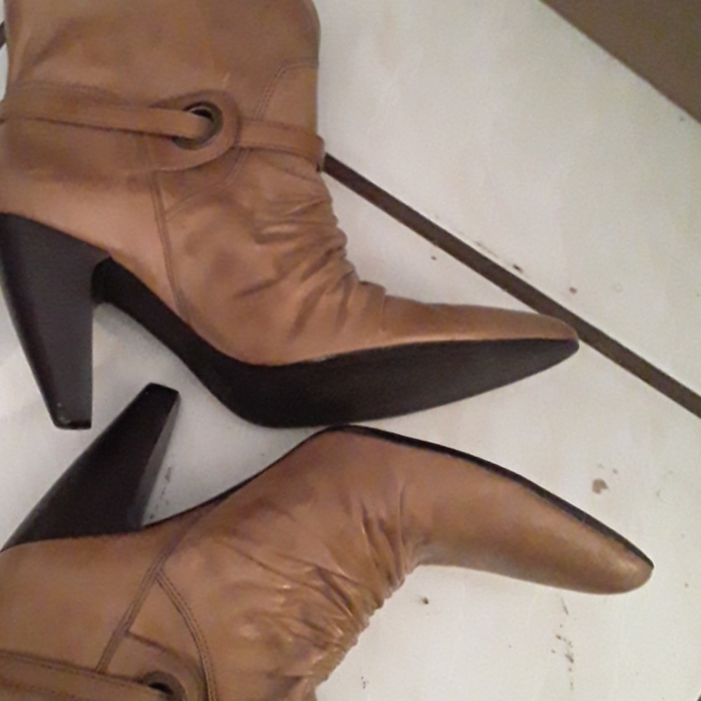 Carlos Boots - Picture 5 of 8